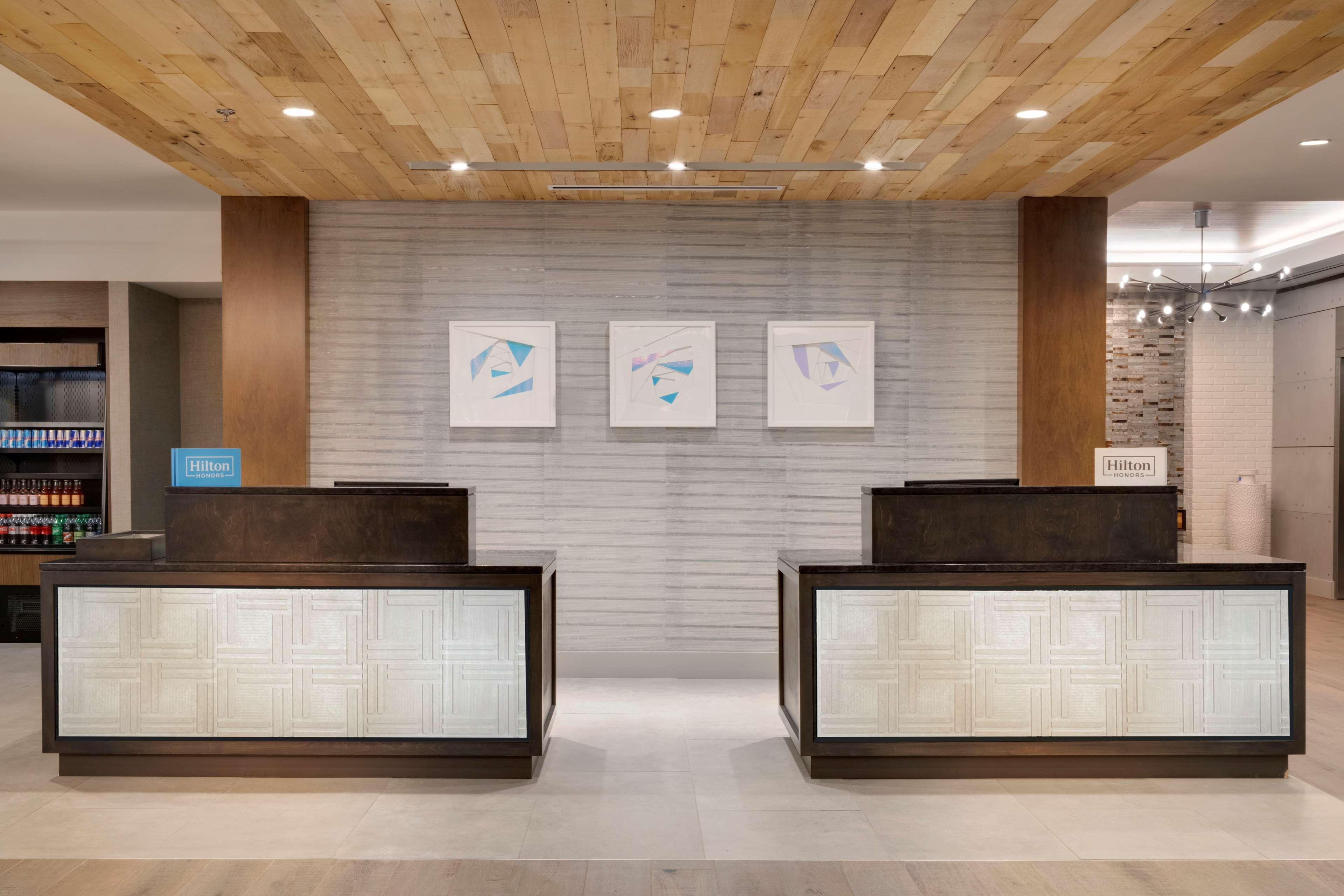 Hilton Garden Inn Haymarket Eksteriør bilde