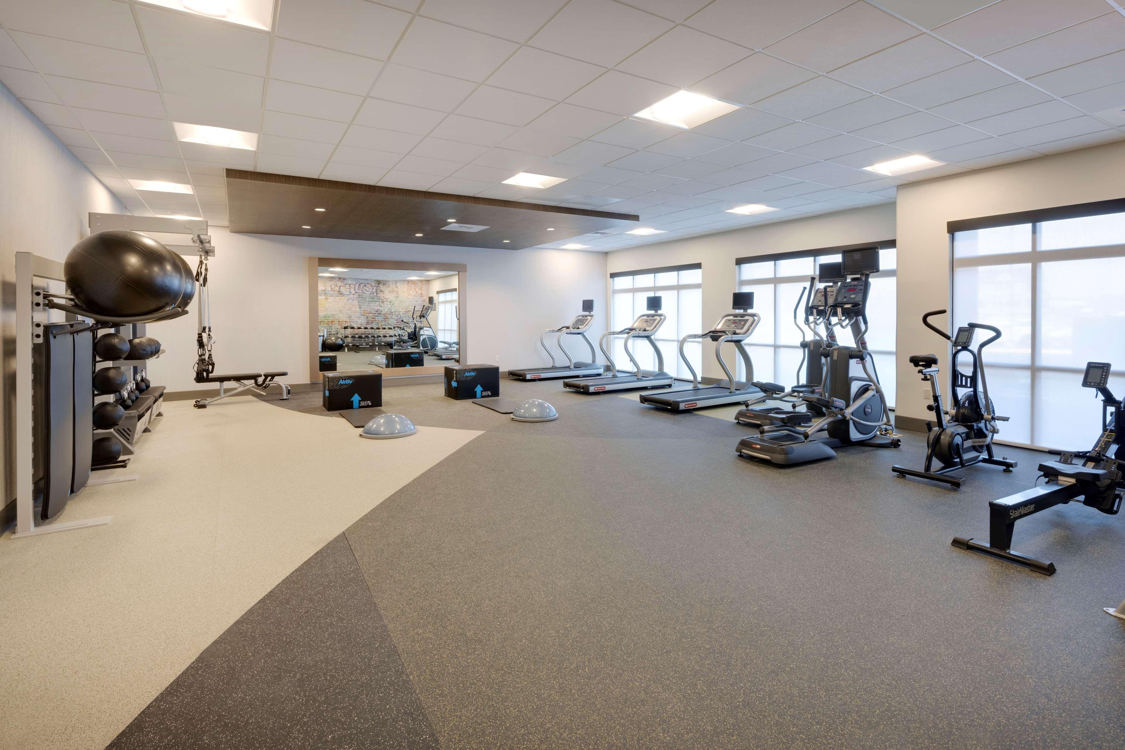Hilton Garden Inn Haymarket Eksteriør bilde