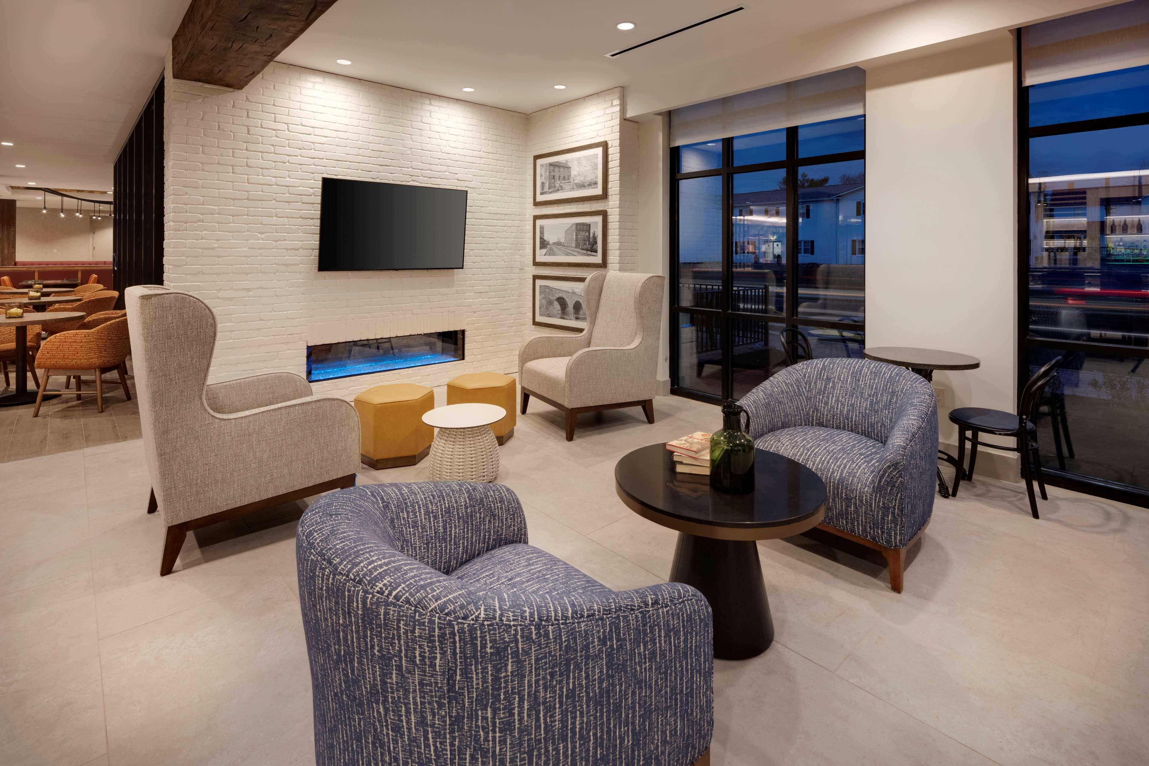Hilton Garden Inn Haymarket Eksteriør bilde