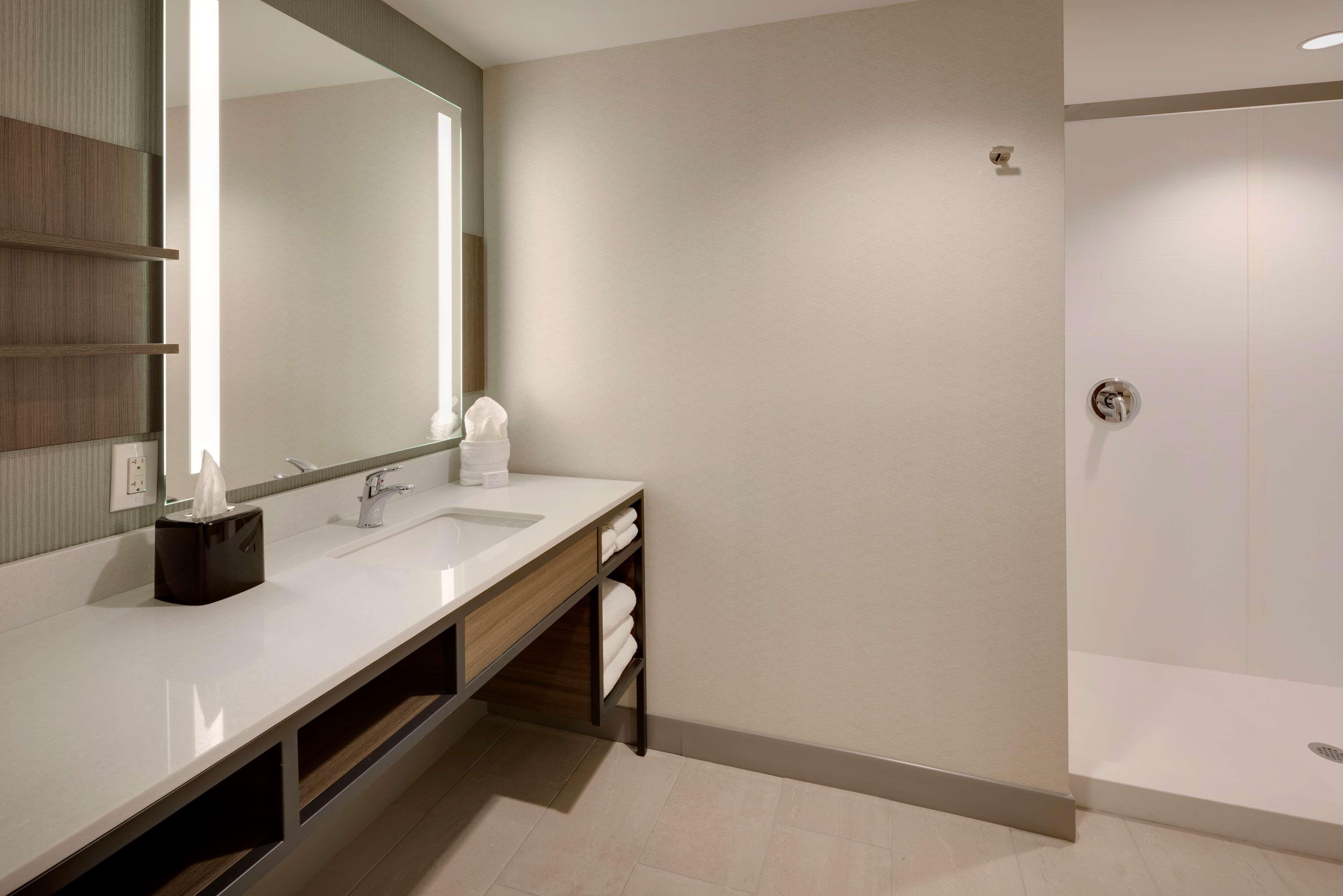 Hilton Garden Inn Haymarket Eksteriør bilde