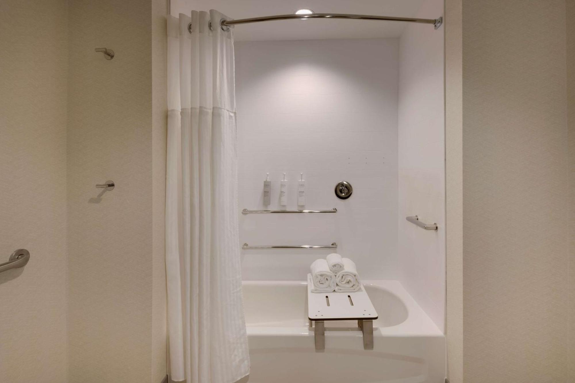 Hilton Garden Inn Haymarket Eksteriør bilde