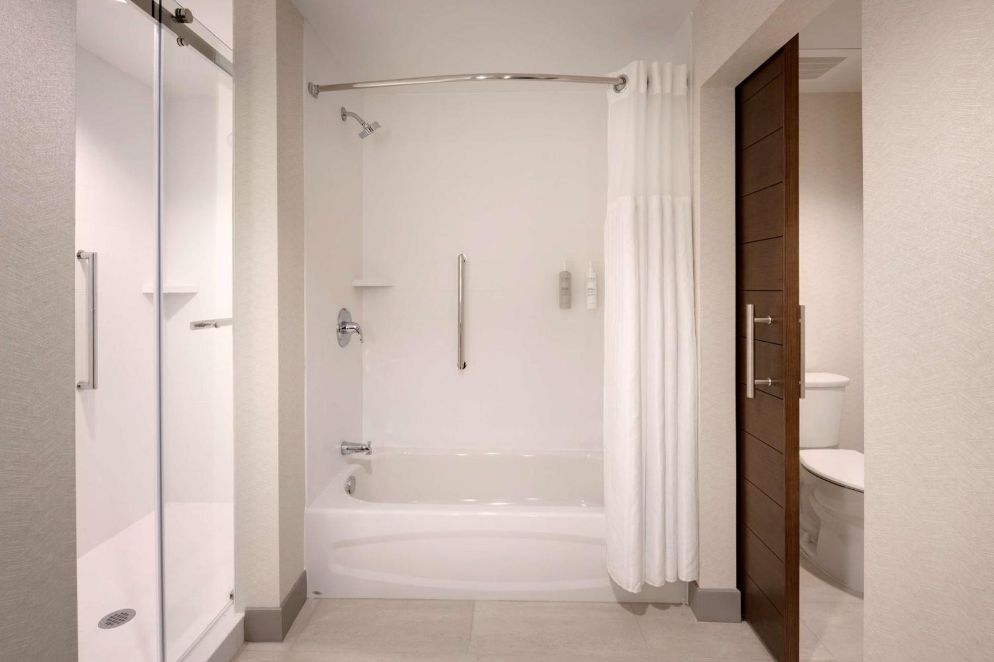 Hilton Garden Inn Haymarket Eksteriør bilde